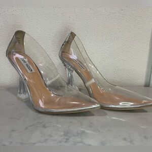 Beautiful Steve Madden shoes- size 8.